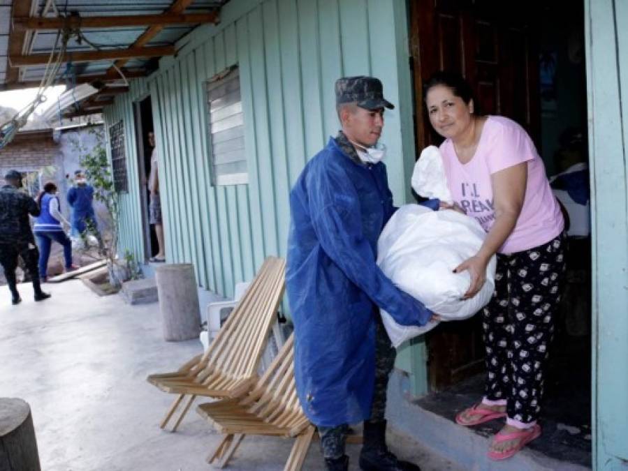 FOTOS: Así fue el segundo día de distribución del 'saco solidario'