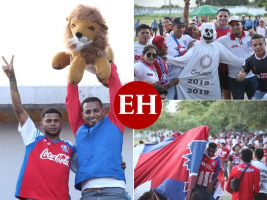 La Ultra Fiel llega al Olímpico y se burla de Motagua con 'el fantasma de la Liga Concacaf'