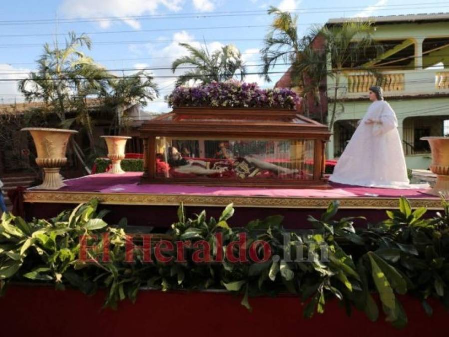 FOTOS: Así fue el recorrido del Santo Entierro de Jesús