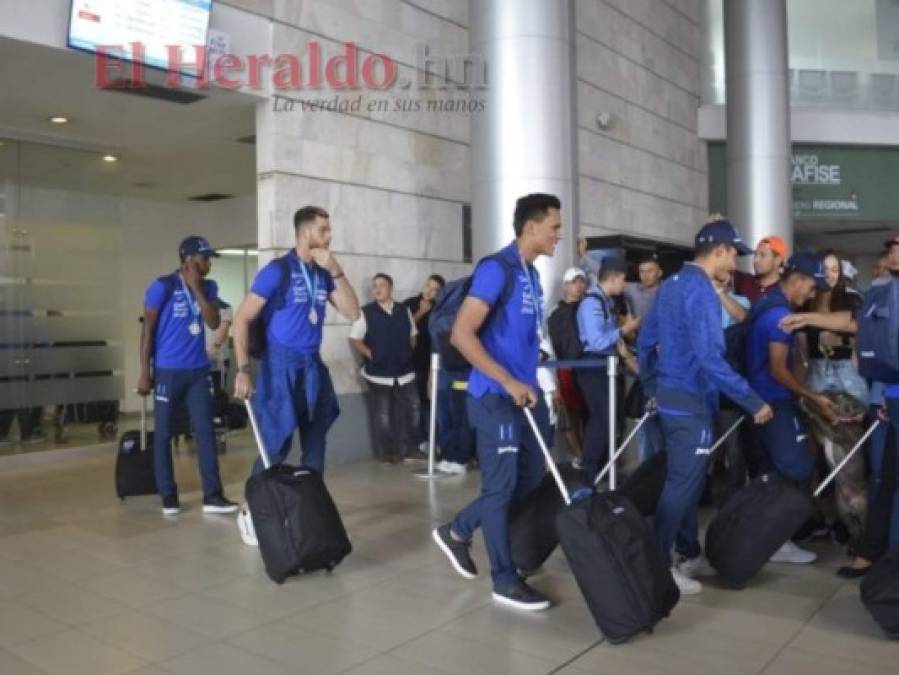 FOTOS: Selección de Honduras regresó bañada de plata a Tegucigalpa