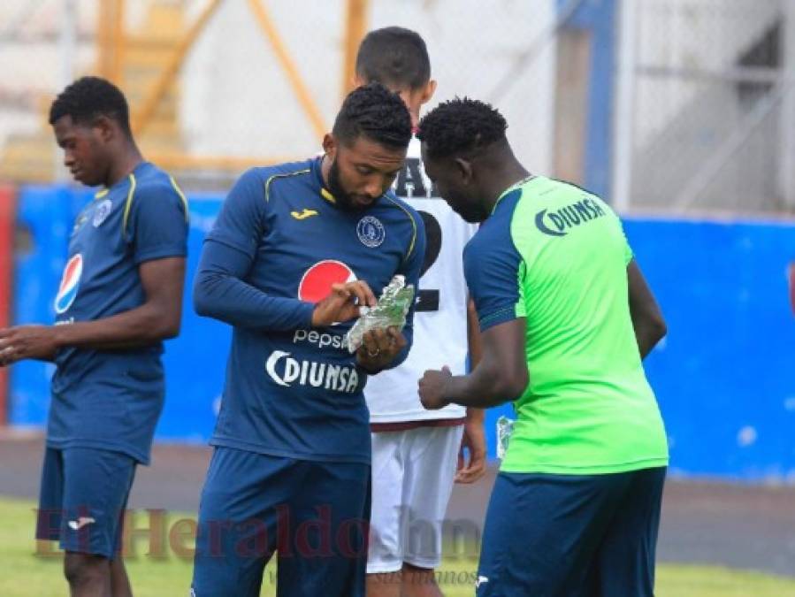 FOTOS: Presentadores de Las Mañanas del 5 pagan apuesta regalando 'burritas' a Motagua