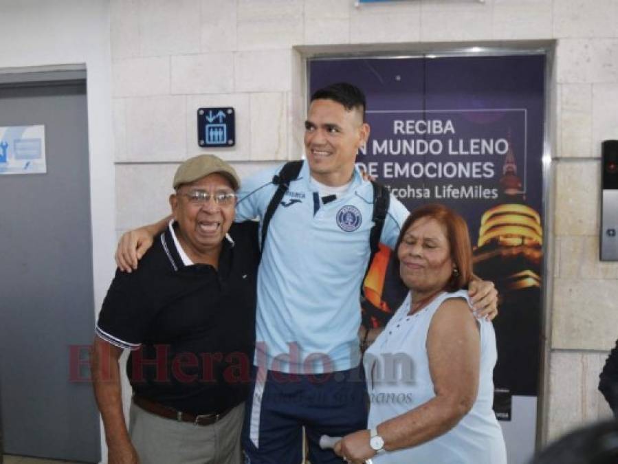 FOTOS: Entre abrazos y selfies, así viajó Motagua a Costa Rica para la final ante Saprissa