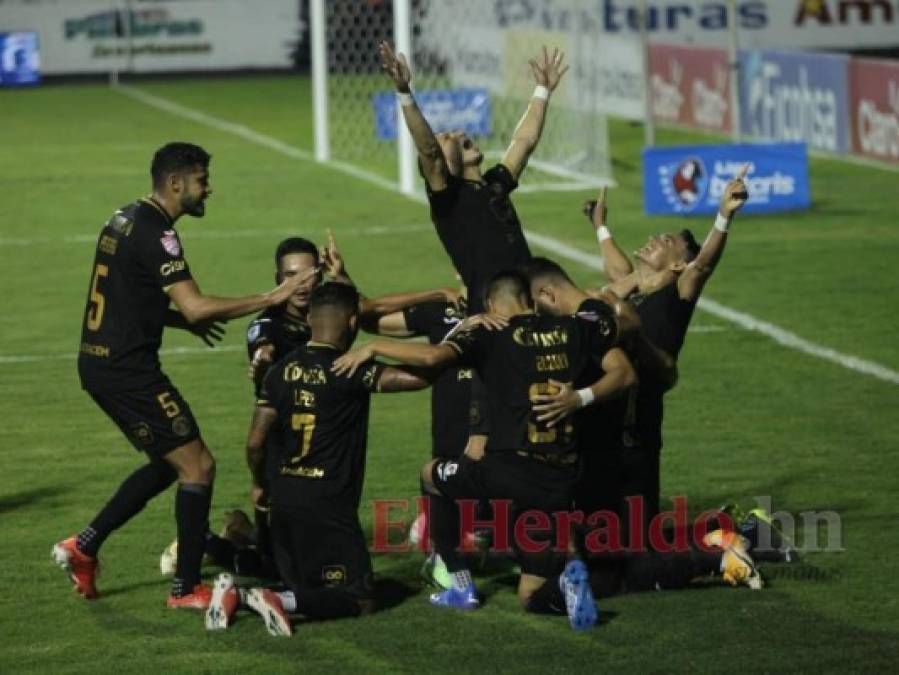 Polémica, celebración y alegría: Así se vivió la clasificación de Motagua a semifinales (Fotos)