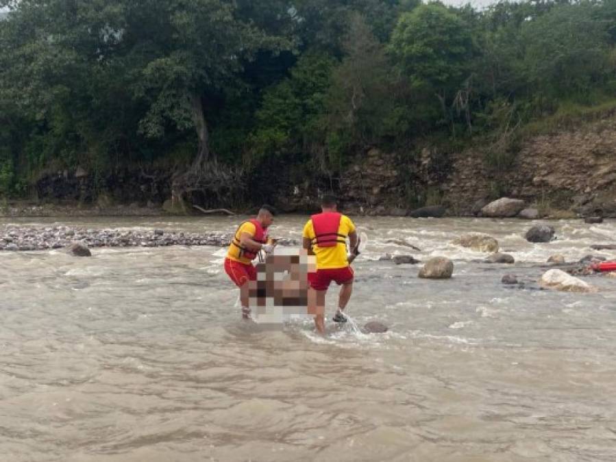 Tras una semana de arduas labores, sigue el rescate de afectados por Eta (Fotos)