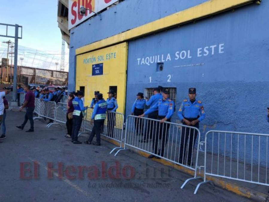 Rica comida, despliegue policial y euforia por la H: Ambiente en el Nacional