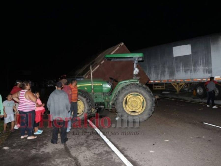 Pérdidas materiales y heridos: Así ocurrió el choque de una rastra con un tractor en la CA-5