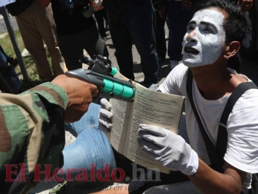 FOTOS: Impactantes imágenes captadas durante manifestación de la Plataforma de Salud y Educación en la capital de Honduras