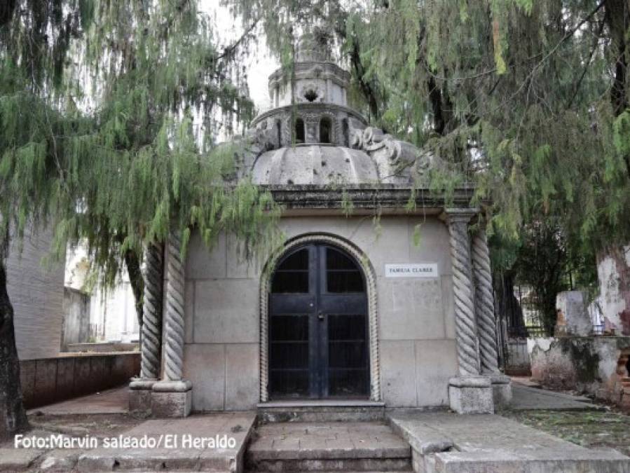 12 tumbas icónicas del Cementerio General de Comayagüela en el Distrito Central