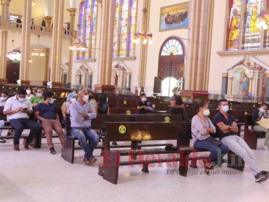 FOTOS: Feligreses visitan la Basílica previo al Día de la Virgen de Suyapa