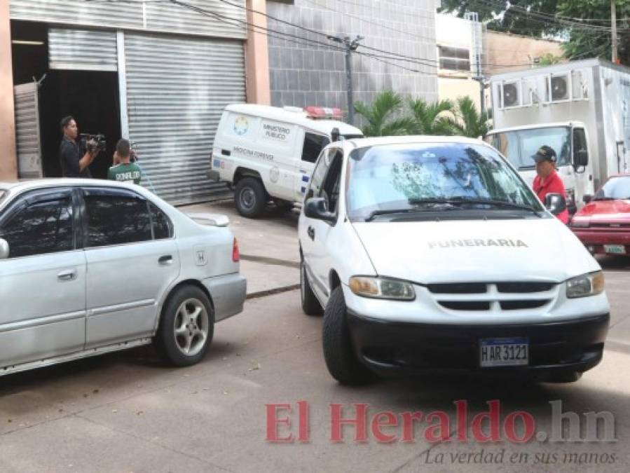 FOTOS: Sin seguridad, familiares retiran de la morgue cadáver de Magdaleno Meza