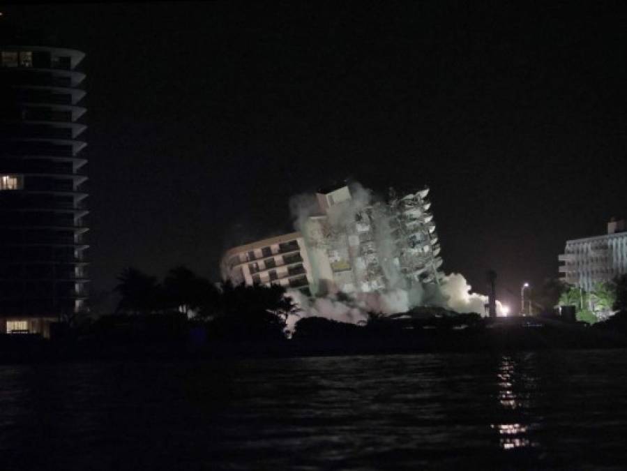 Así fue la demolición de los restos del edificio que colapsó en Florida