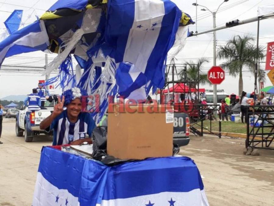 FOTOS: Banderas, gorras y camisas... ¡Todo el ambiente para el Honduras vs Australia en San Pedro Sula!