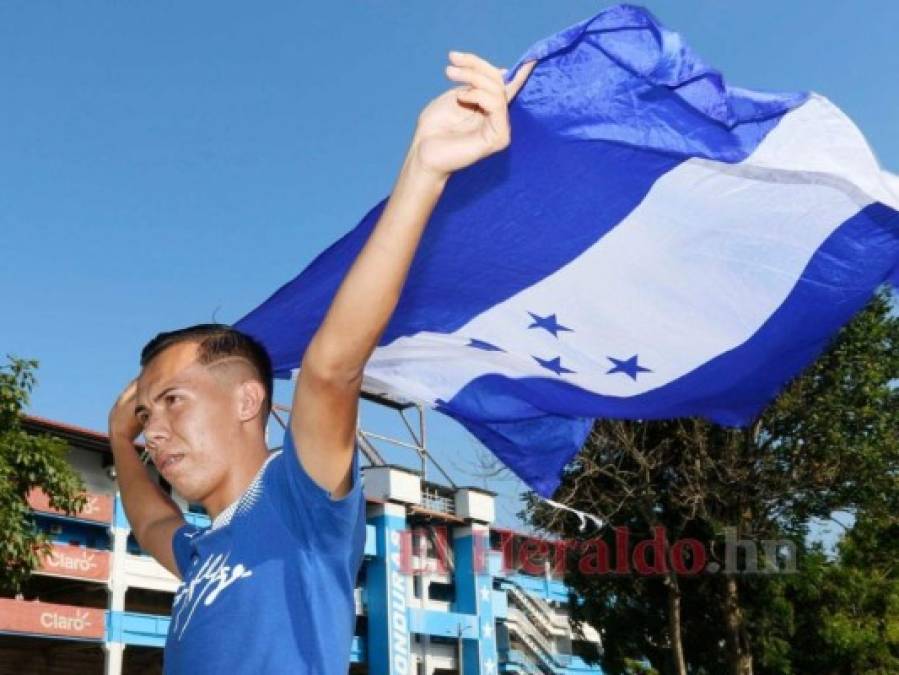 FOTOS: Sonrisas de los niños y banderas de la H predominan en el ambiente del Honduras vs Chile