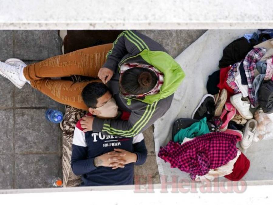 Las imágenes que el gobierno Biden ha intentado ocultar de migrantes en la frontera