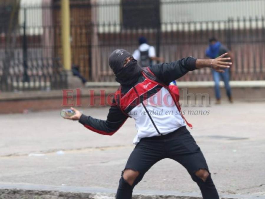 Protesta de la Plataforma concluye en enfrentamiento con la Policía