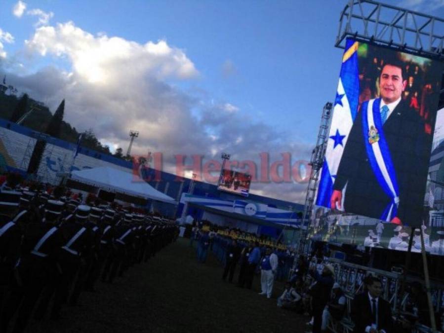 Ambiente de fiesta en el interior del Nacional previo a la toma de posesión de Juan Orlando Hernández