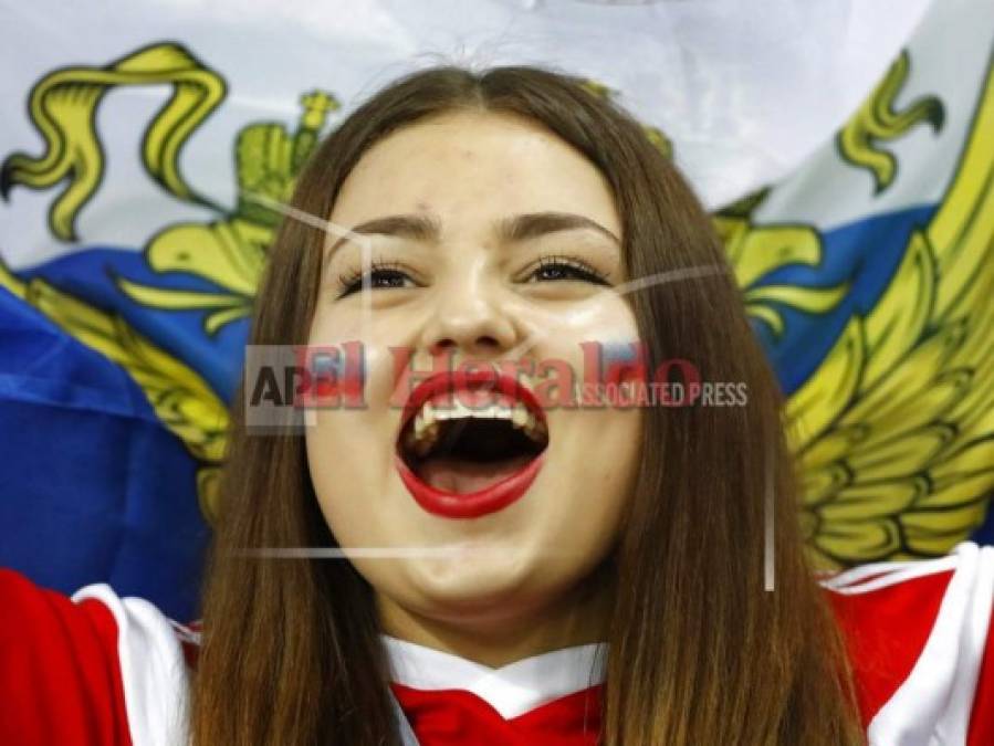 Bellas mujeres despiden los cuartos de final en el Rusia vs Croacia