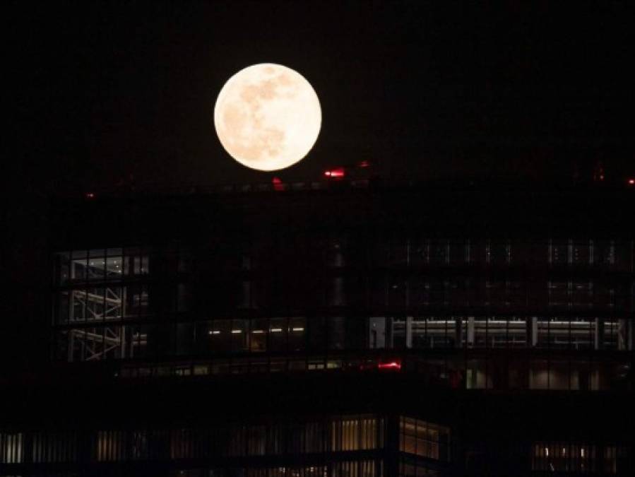 Así se vio en el mundo la Superluna de Nieve, la más brillante de 2019 (FOTOS)