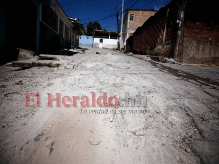 Cráteres, rajaduras y pozas: Así lucen las calles olvidadas en la capital (Fotos)