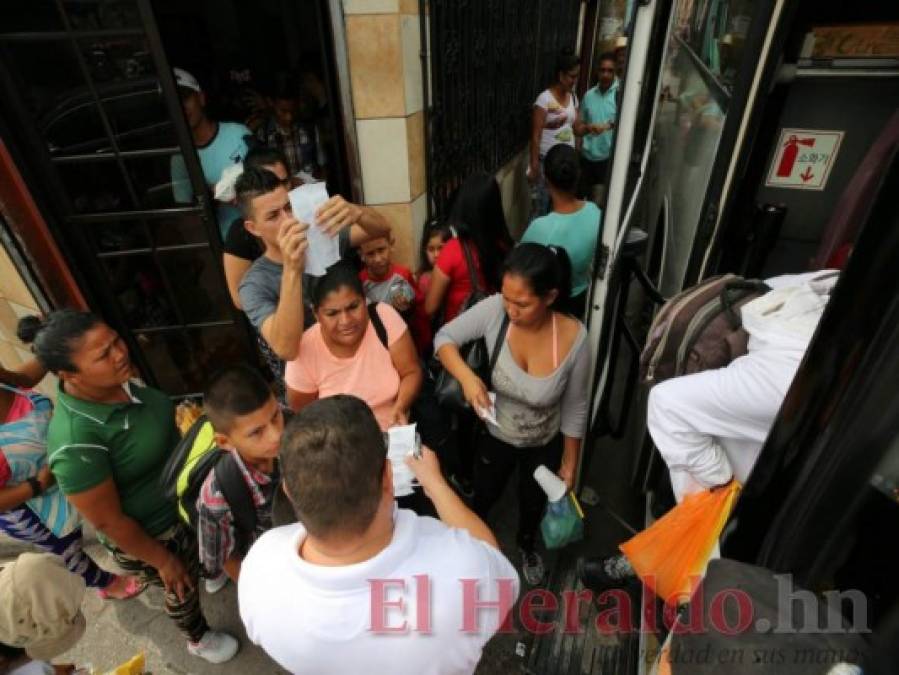 ¡Abarrotadas! Así lucen las terminales de buses por el éxodo de veraneantes