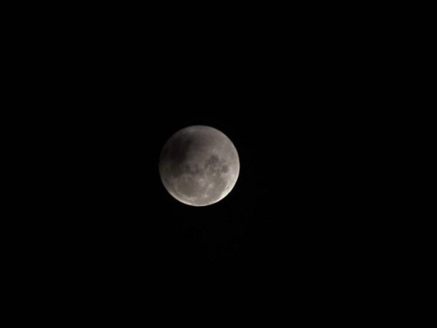 Espectacular 'Luna de lobos', el primer plenilunio del 2020