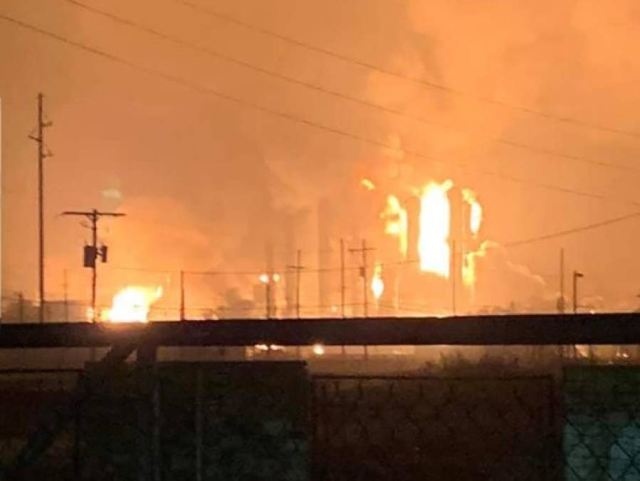 Las imágenes que deja la explosión en una planta petroquímica de Texas