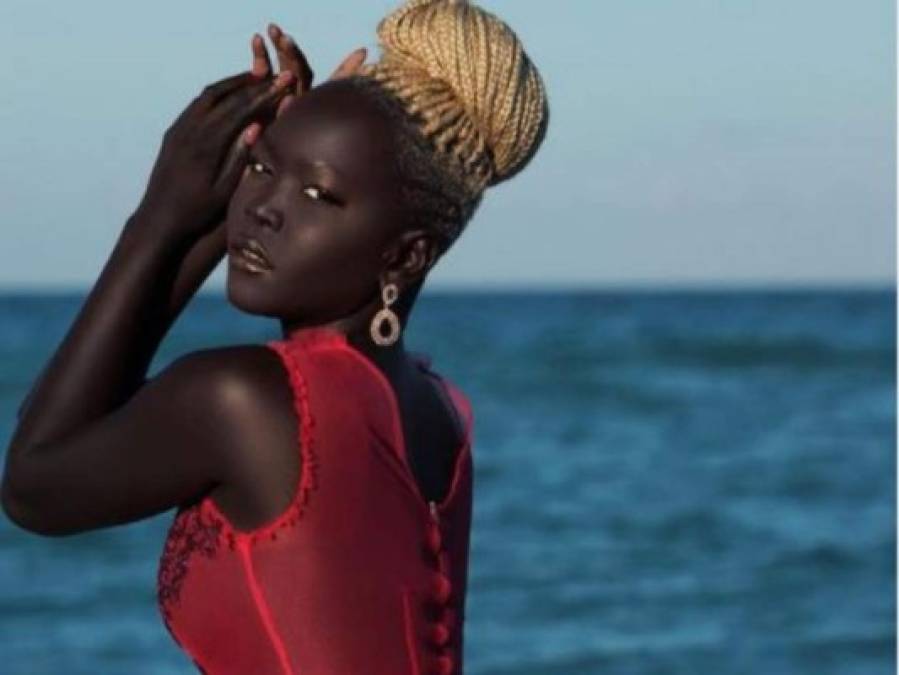 Nyakim Gatwech, la guapa modelo con la piel más oscura del mundo