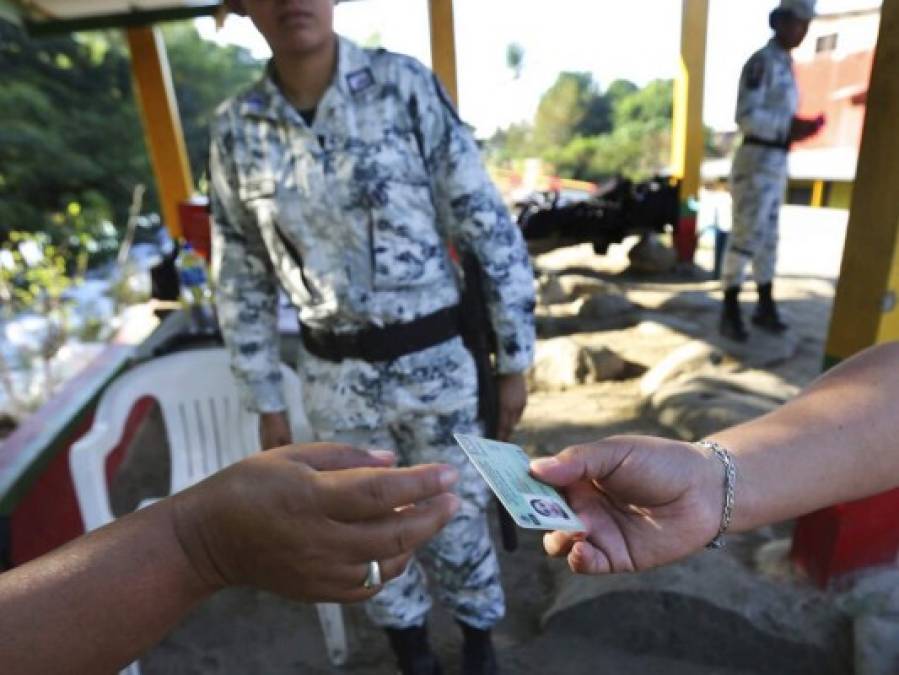 Así pasan los días los migrantes a la espera de cruzar hacia México