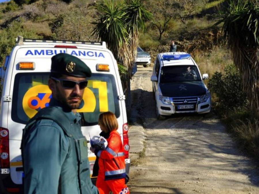 FOTOS: Así es la búsqueda del niño que cayó en un pozo de Totalán, España