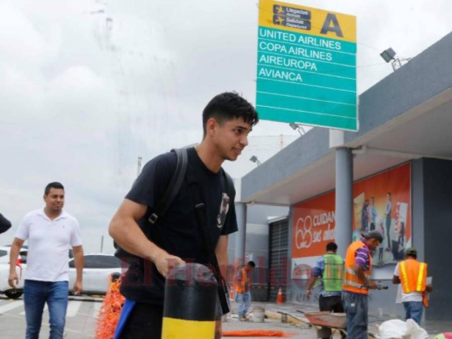 Entre selfies y abrazos, Mauricio Dubón se despide de Honduras tras pasar fin de año en familia