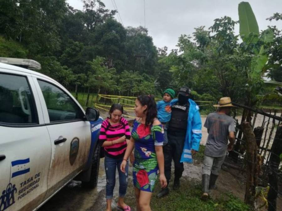 Decenas de familias continúan siendo evacuadas por impacto de Eta en Honduras (FOTOS)