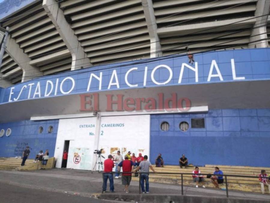 Afición merengue pone el ambientazo en el Nacional previo al duelo Olimpia vs Marathón