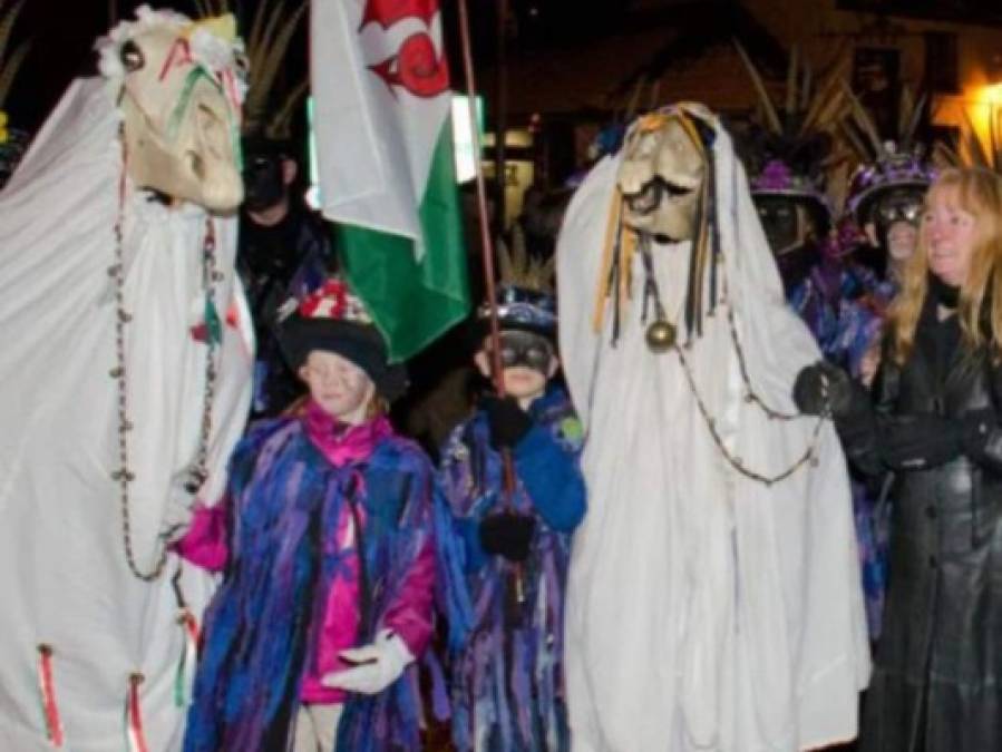 De supersticiones a rituales públicos: las costumbres más populares del mundo en Navidad
