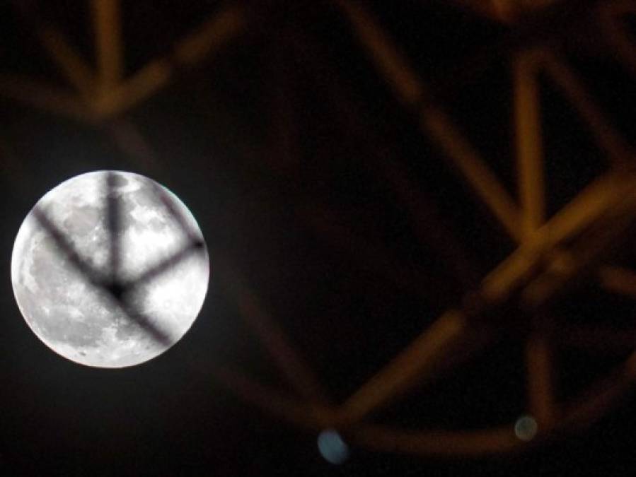 Espectacular 'Luna de lobos', el primer plenilunio del 2020