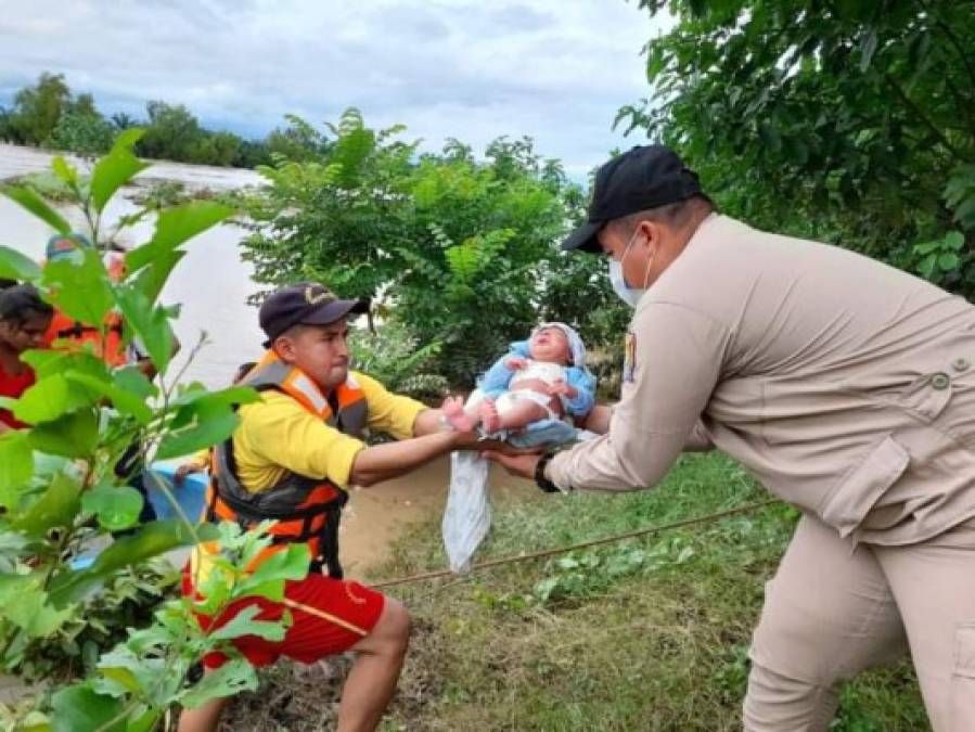 Continúa el rescate de hondureños afectados tras el doloroso paso de Eta (FOTOS)