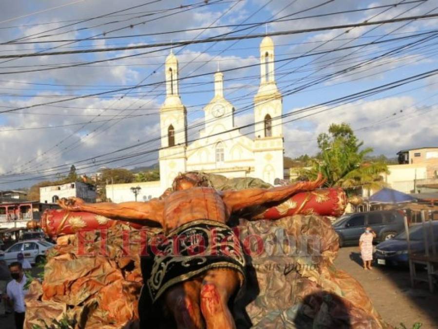 FOTOS: Así fue el recorrido del Santo Entierro de Jesús