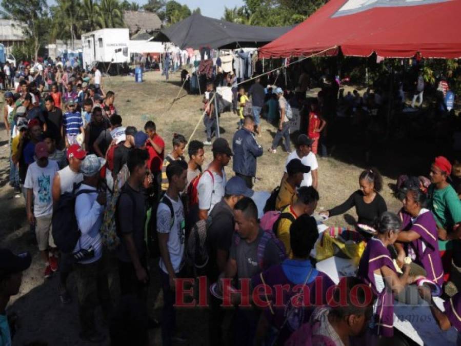 10 desgarradoras imágenes de la caravana migrante que busca paso hacia EEUU