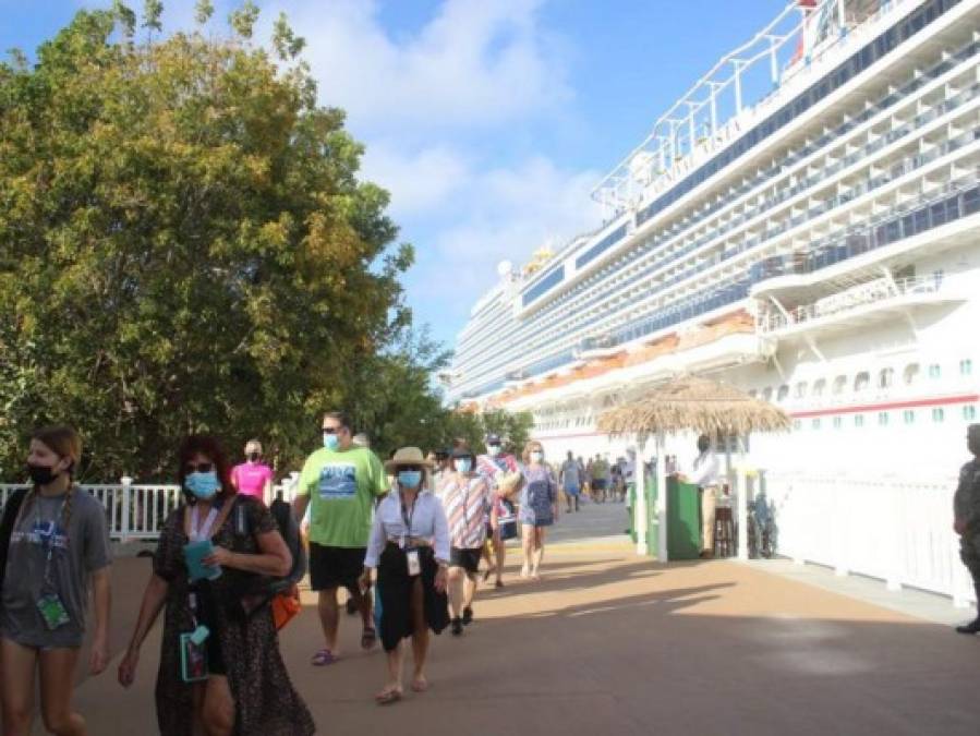 Así fue el arribo del imponente crucero 'Carnival Vista' a Roatán