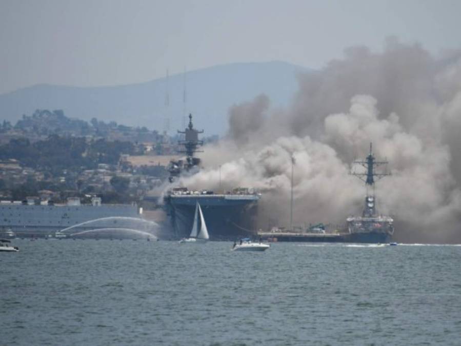 Impactantes imágenes deja explosión en buque militar en San Diego, EEUU