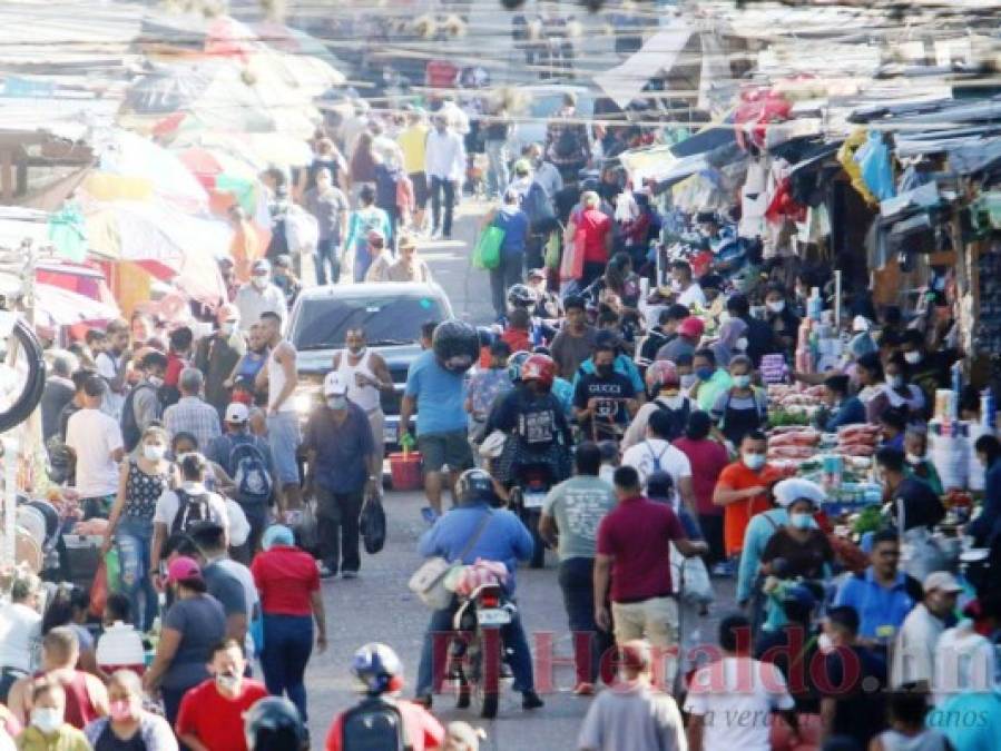 Capitalinos abarrotaron mercados ante anuncio de cierre por foco de contaminación  