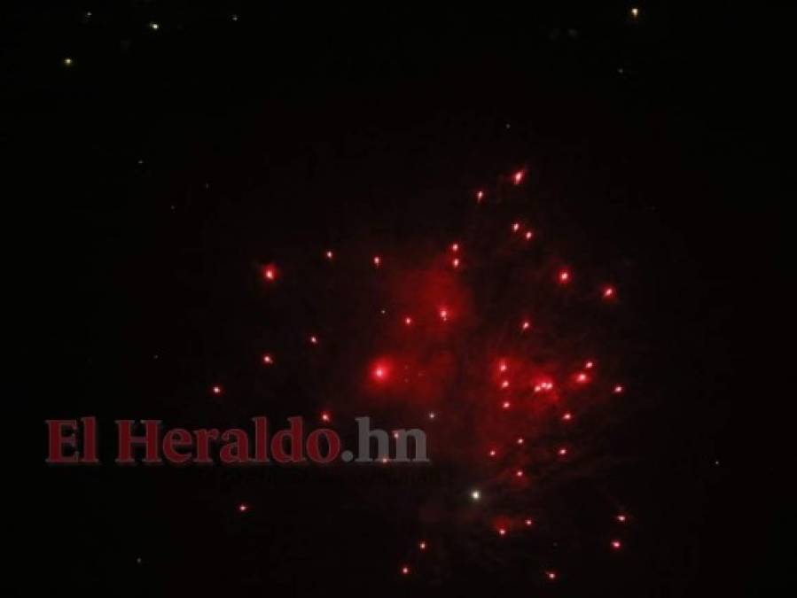 Colorida pirotecnia engalanó el cielo de Tegucigalpa y Comayagüela (FOTOS)