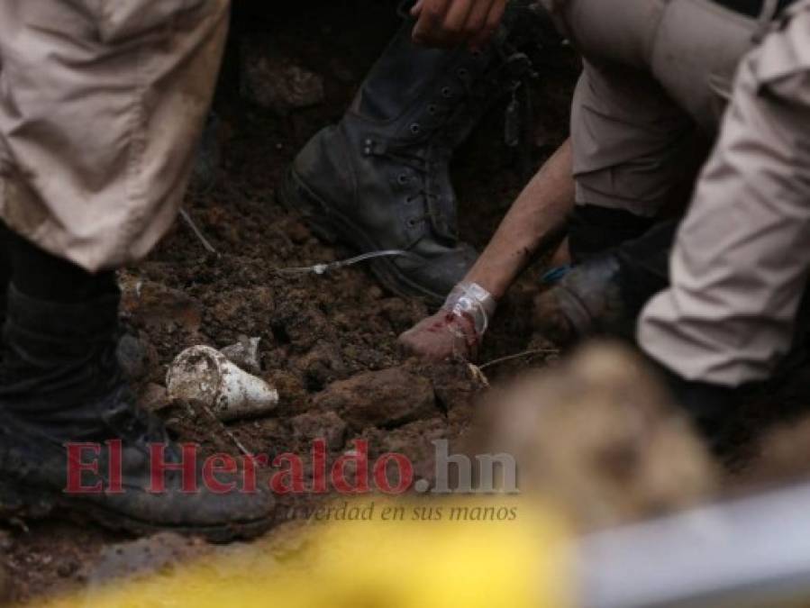 Las dramáticas imágenes del rescate de dos soterrados en Las Acacias