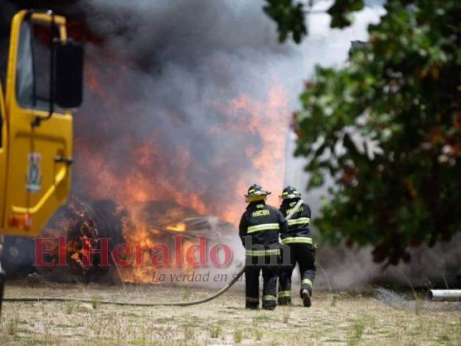 Las imágenes que dejó voraz incendio en planta de la ENEE