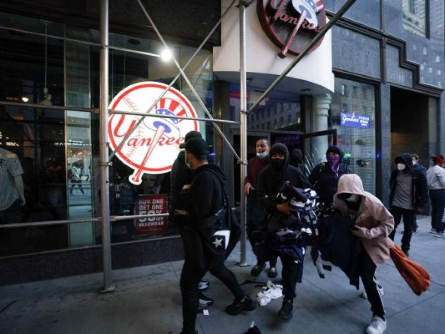 FOTOS: Destrozos y saqueos en Nueva York durante protestas por muerte de George Floyd