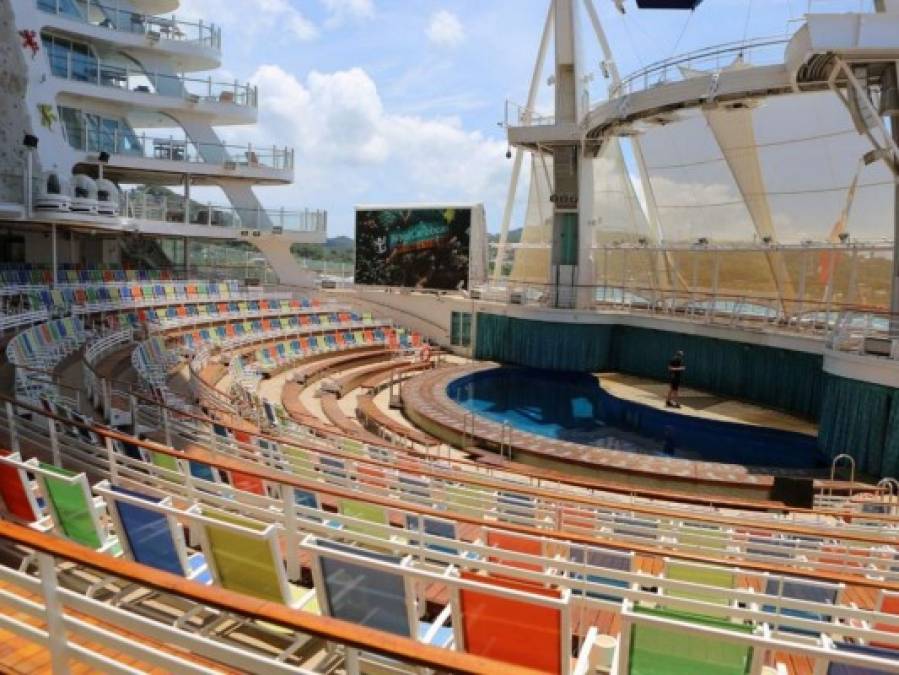 Así es el interior del Allure of the Seas, el tercer crucero más grande del mundo que llegó a Roatán