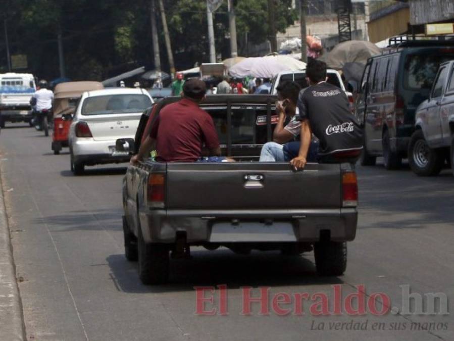 En 'pailas', así se movilizan capitalinos ante falta de transporte público