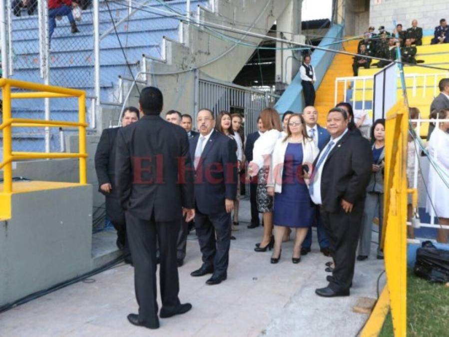 Ambiente de fiesta en el interior del Nacional previo a la toma de posesión de Juan Orlando Hernández