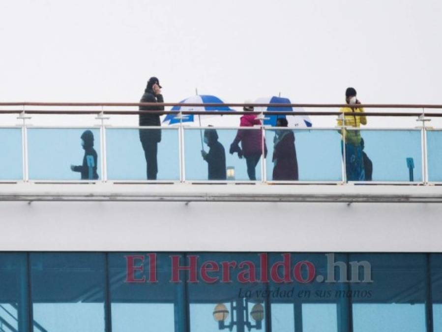 FOTOS: Así fue la evacuación de los estadounidenses confinados en crucero por coronavirus