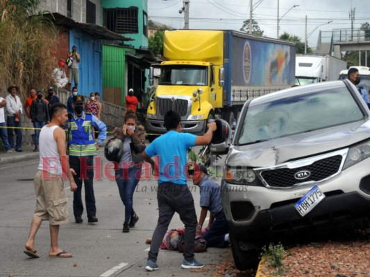 Desgarrador llanto de familia que creía que mujer atropellada era su pariente (Fotos)