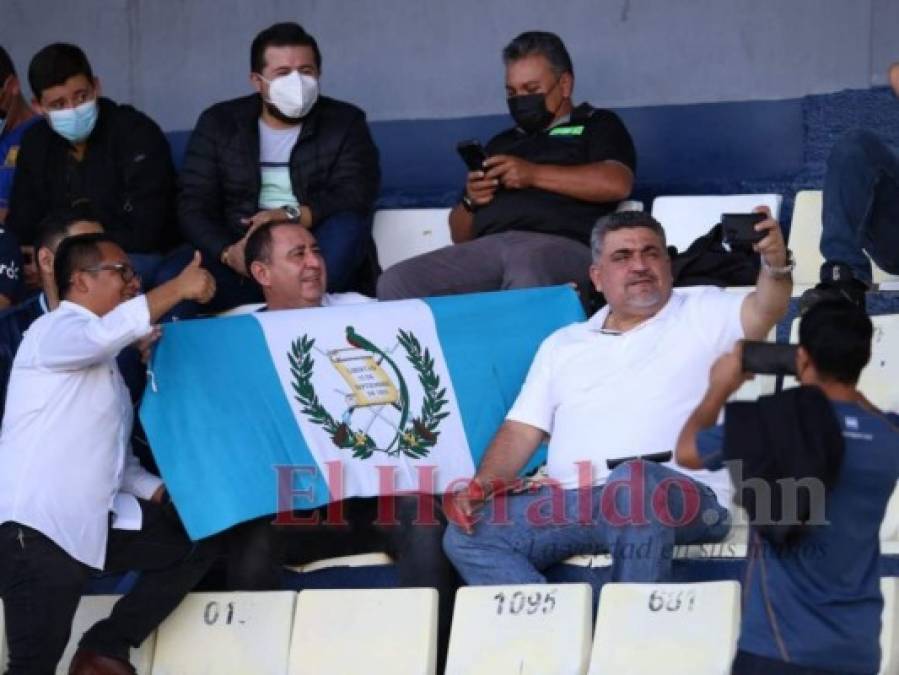 Afición azul le pone color a la final de ida entre Motagua y Comunicaciones (Fotos)